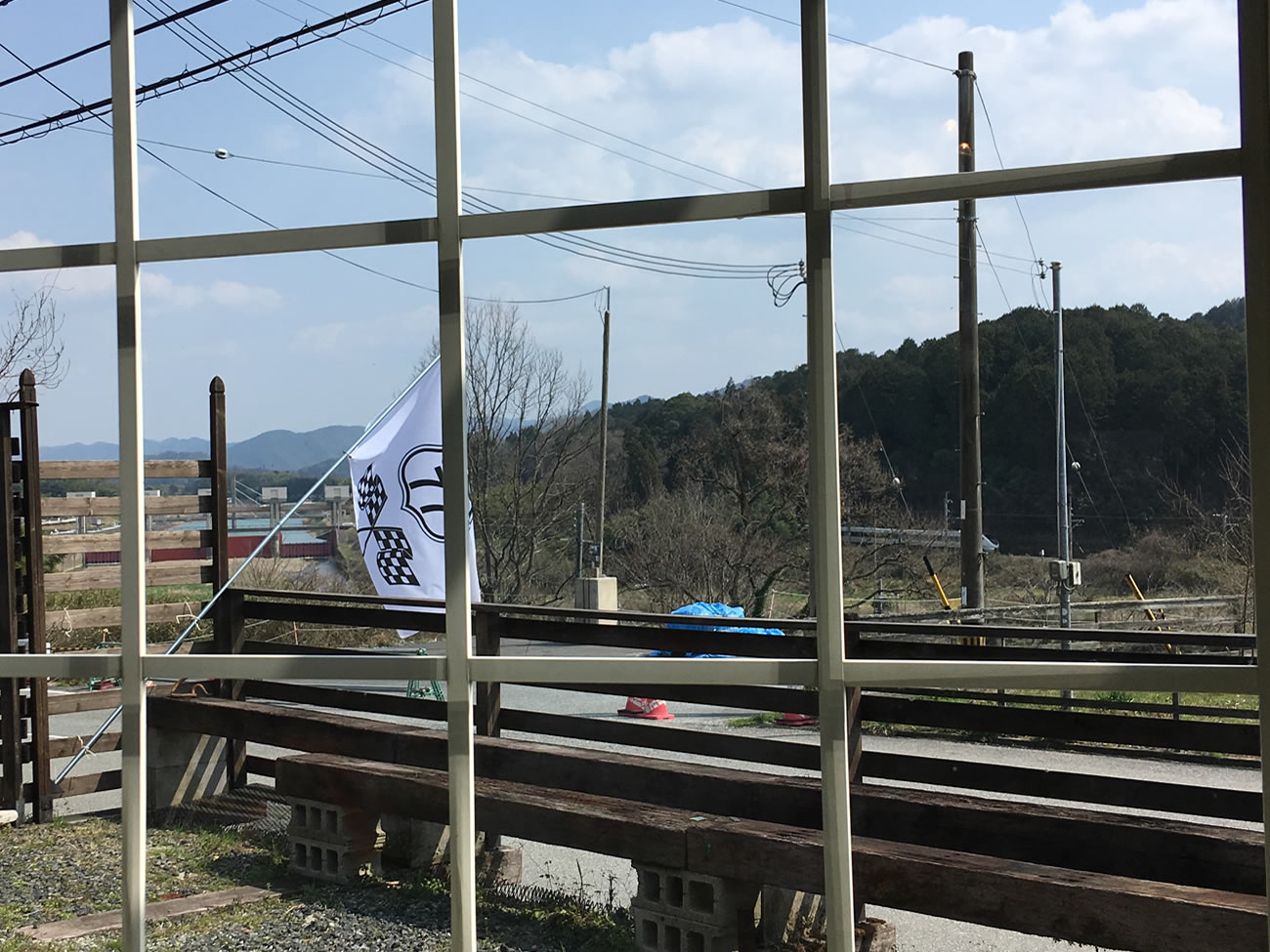篠山川と電車