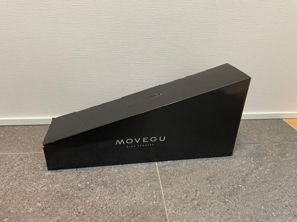 MOVEGUの三輪キックボードの箱
