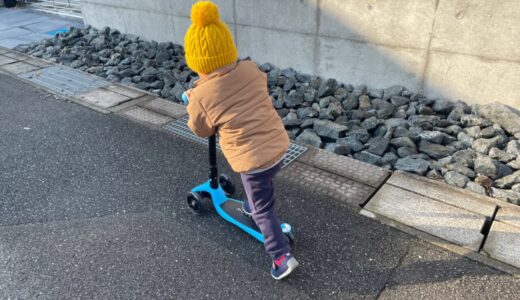 ３歳児でも乗れる子供用キックボードなら三輪タイプがおすすめ！タイヤがおしゃれに光るMOVEGUが人気