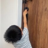 玄関ドア・勝手口の鍵を勝手に開けて子供が脱走するのを防ぐ方法とは？子供の屋外への飛び出し対策にセキュリティーサムターン機能がおすすめ
