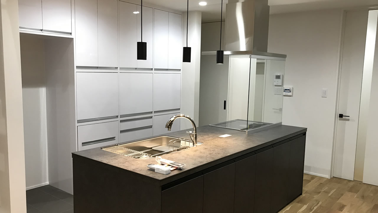 新築web内覧会 35坪の平屋風２階建て注文住宅 黒ガルバ 吹き抜けリビング 時短効率の家事動線など見所満載のルームツアー ギンパパのマイホームブログ