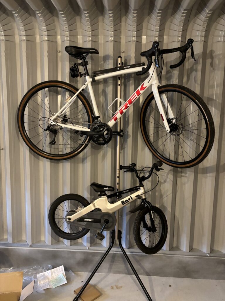 自転車２台をオシャレに壁掛けできるミノウラディスプレイスタンド２