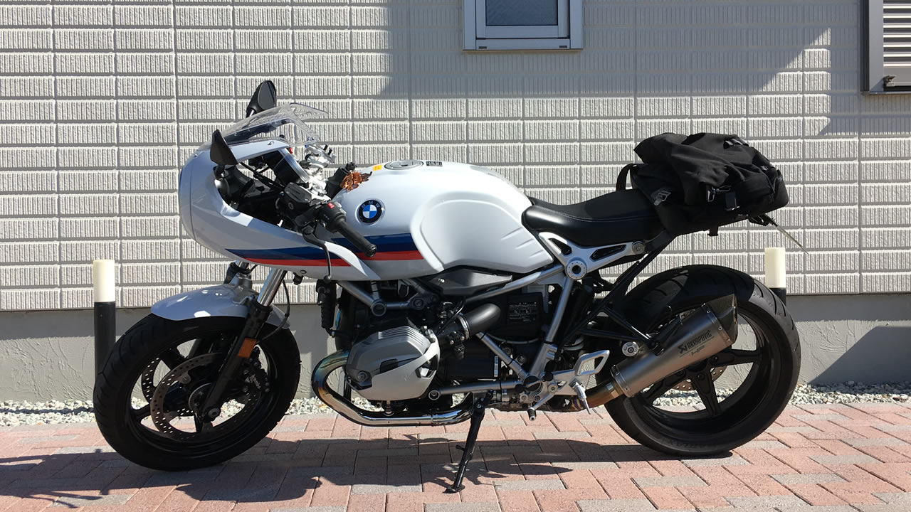 BMW純正リア用防水バッグを横から