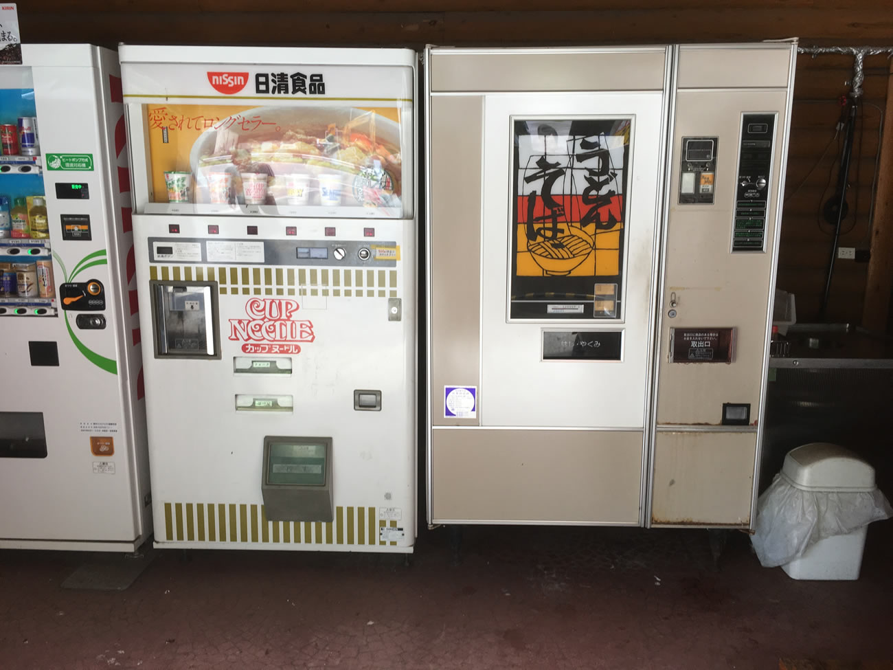 岡山県高梁市おうどん・蕎麦の珍しい自動販売機を発見