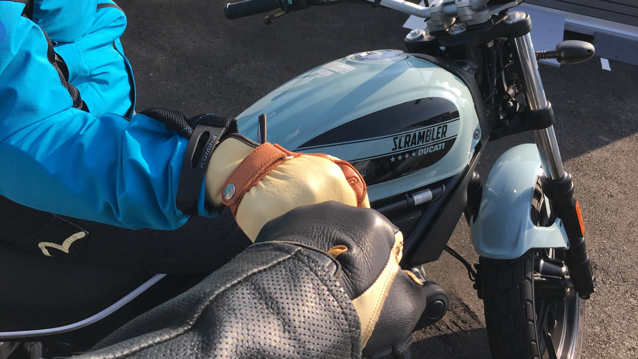 安全運転祈願のグータッチ
