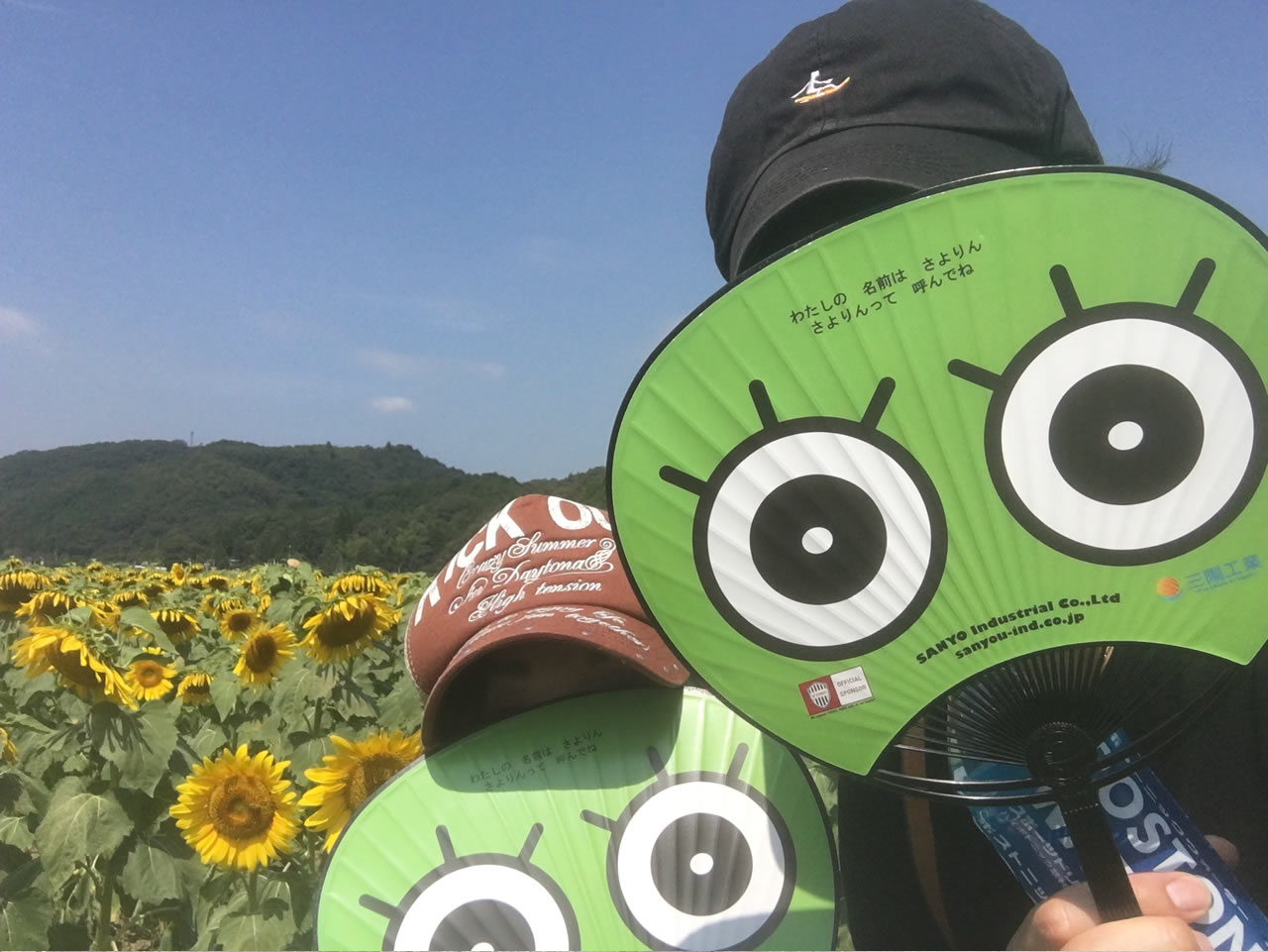 夫婦揃ってミツバチの真似