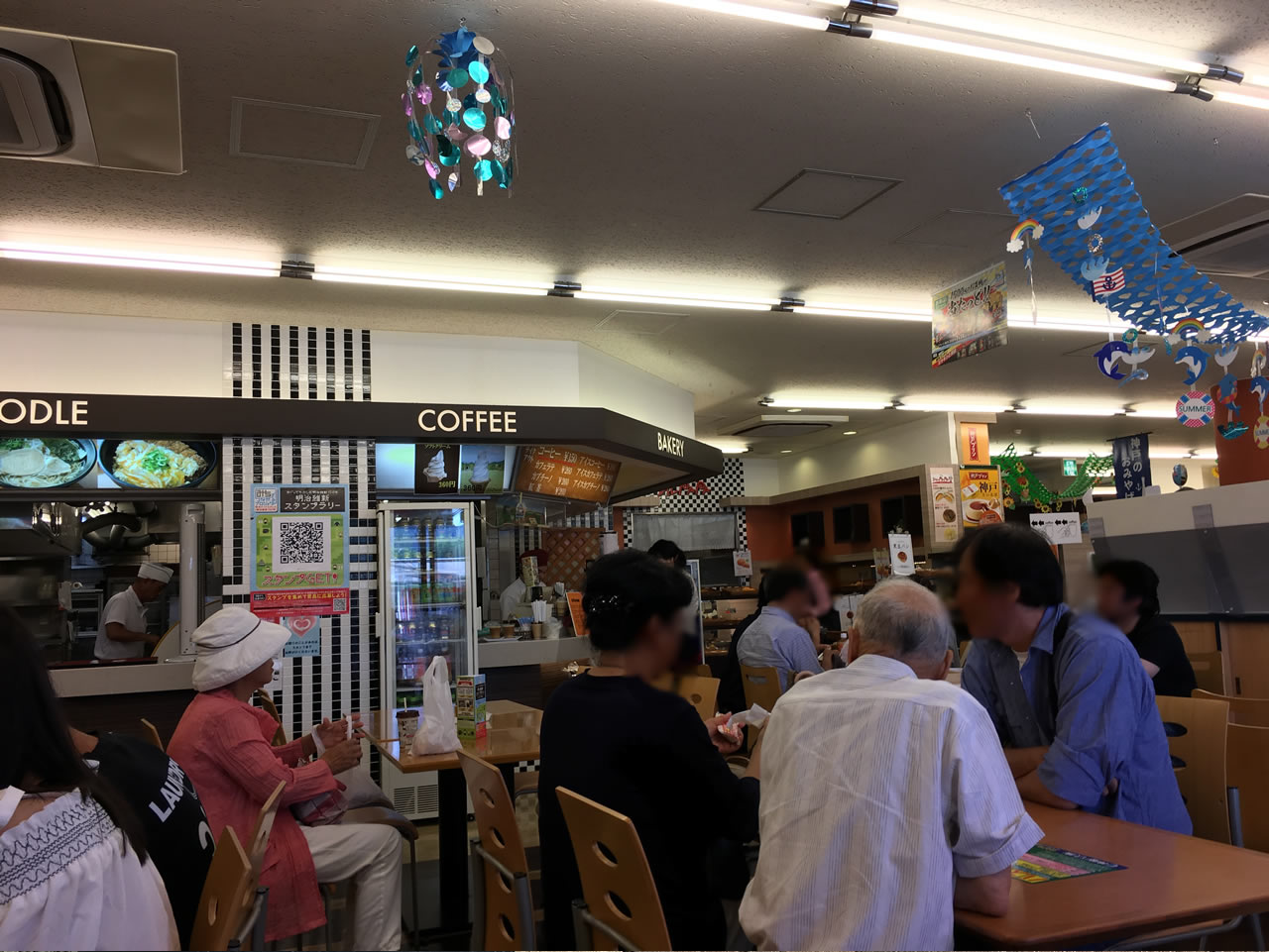 葛西PAのイートスペースはもうすでにいっぱい