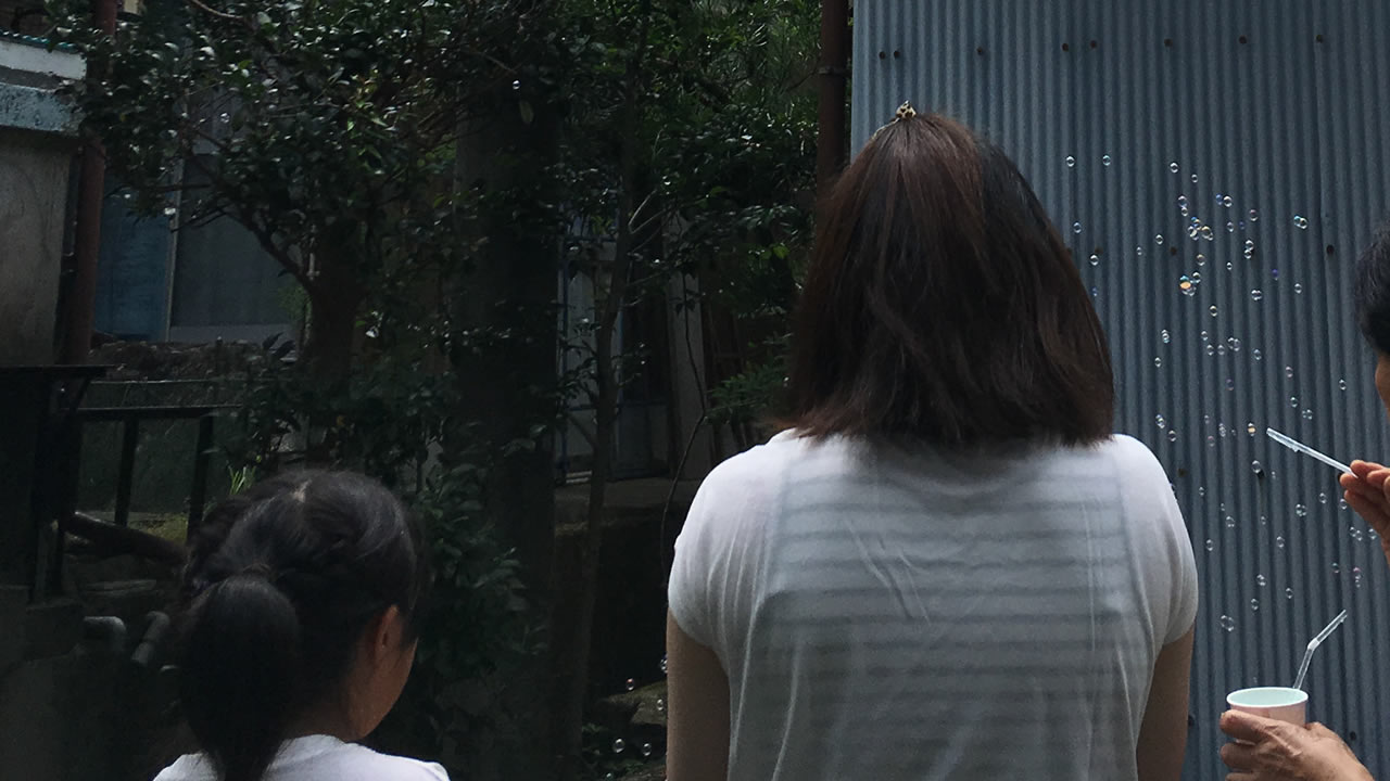 家族揃ってシャボン玉