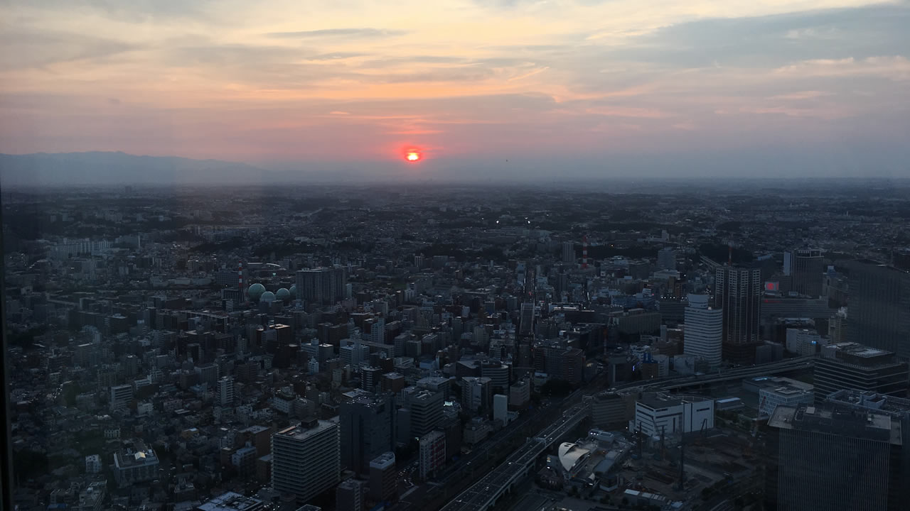 ロイヤルパークホテルからの夕日