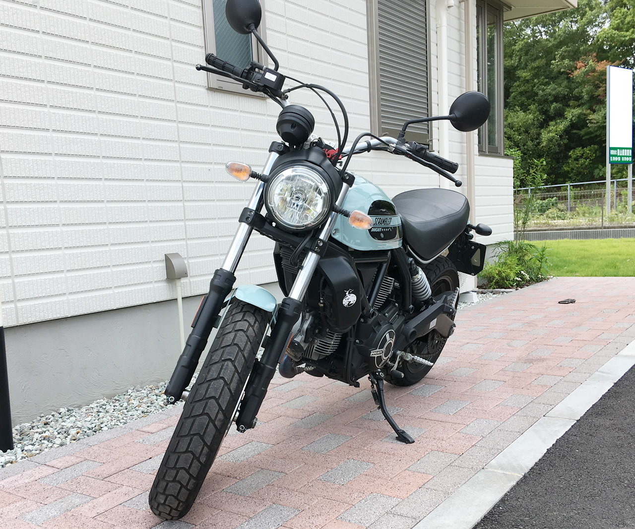 ドゥカティ・スクランブラーsixty2(400cc)のフロントフェイスから