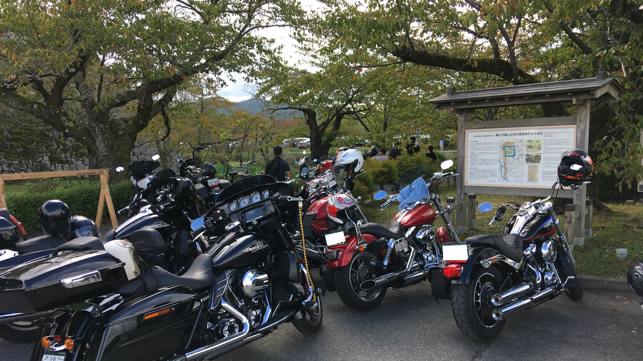 丹波篠山の味まつりには駐車場がある