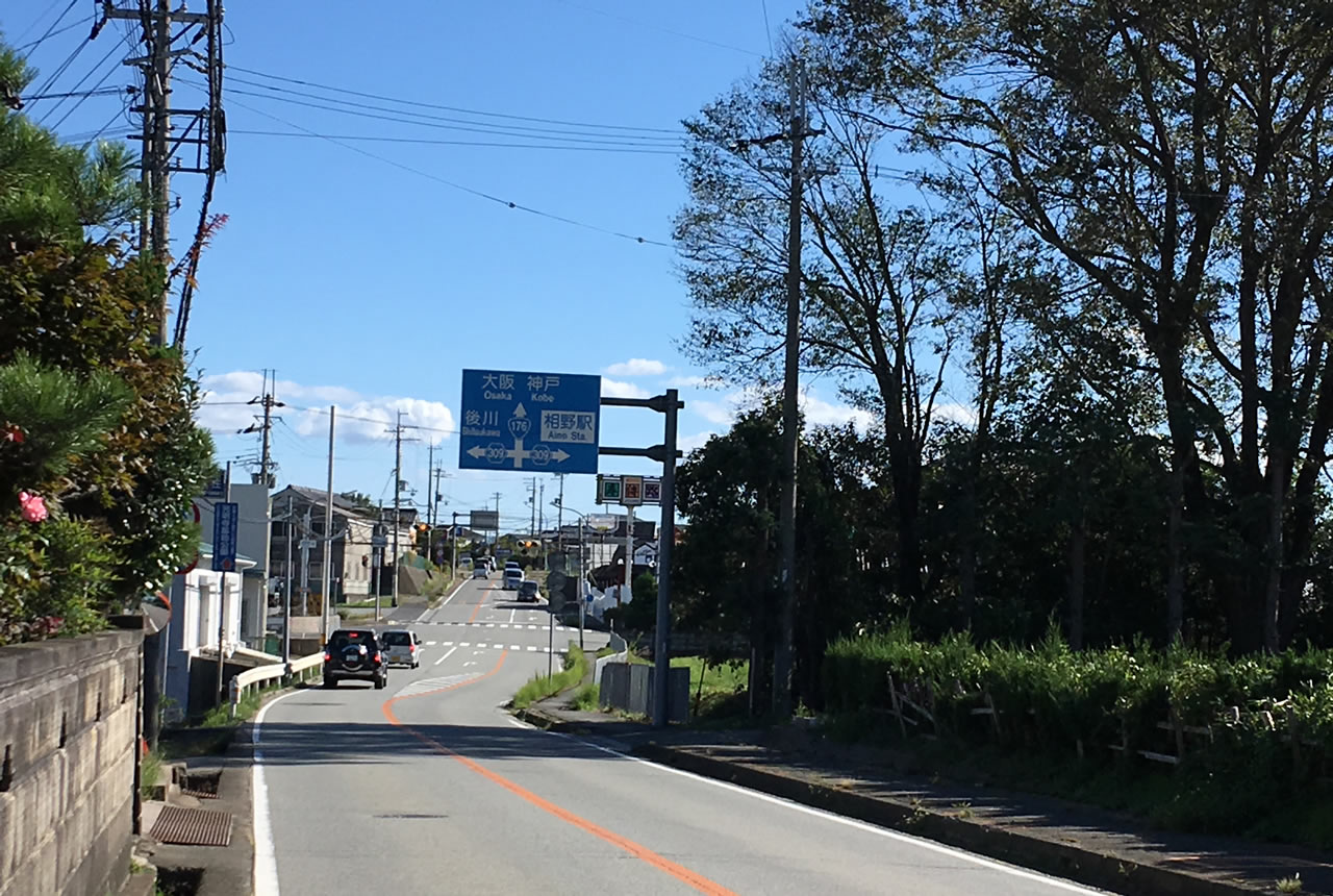 四つ辻交差点を左折しましょう