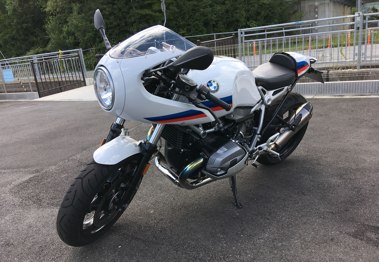 久々R nine T racerをバイク保管庫から取り出し