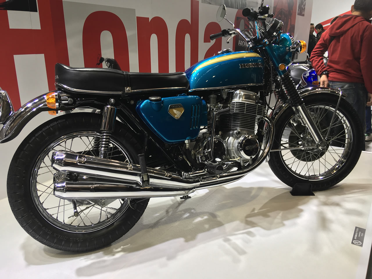 CB750fourをサイドから