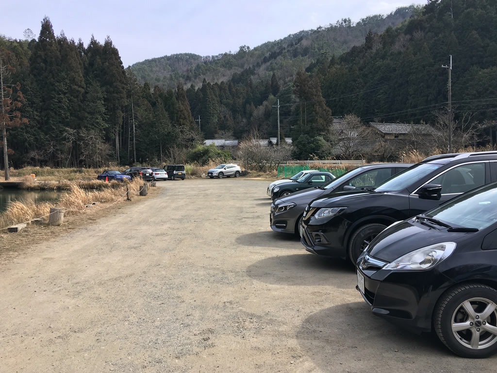 クワモンテの車用駐車場