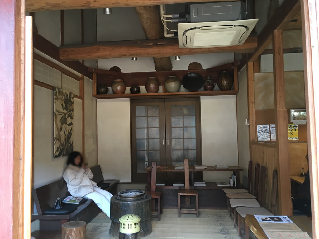 クワモンペの待合室