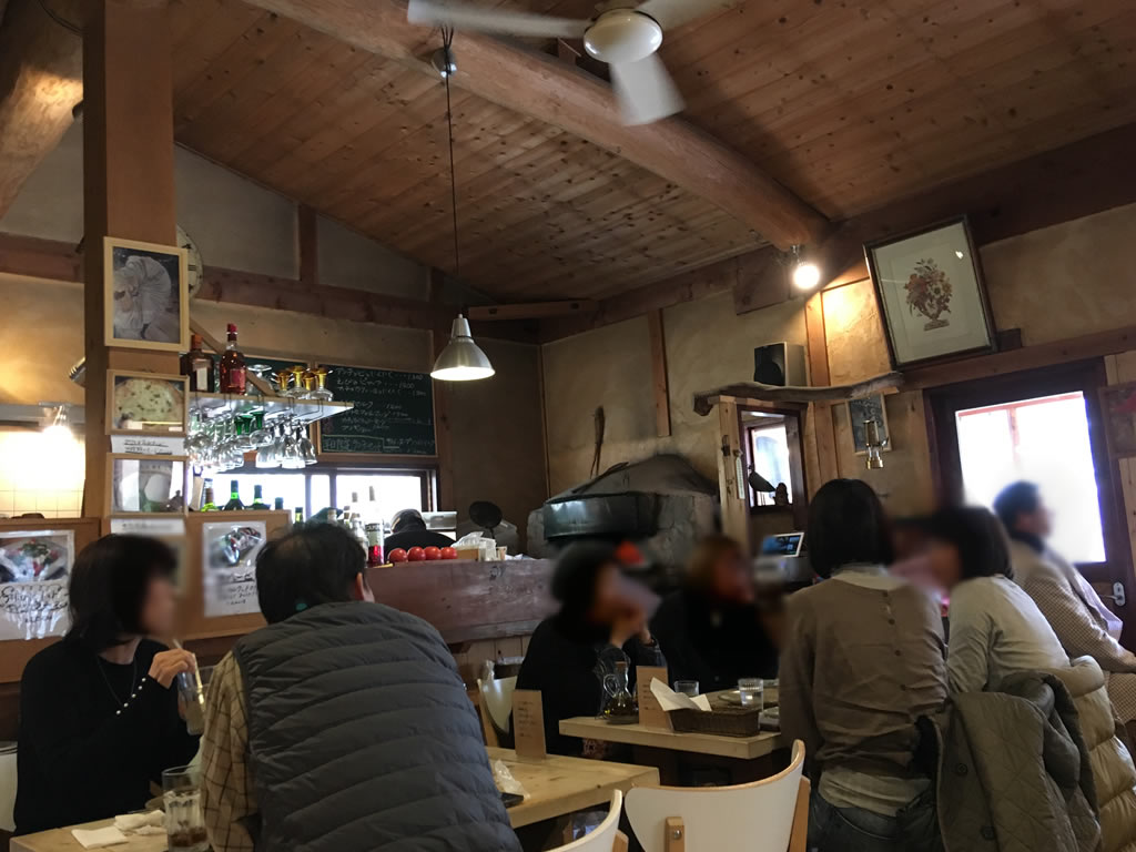 平日でも満席の大人気店