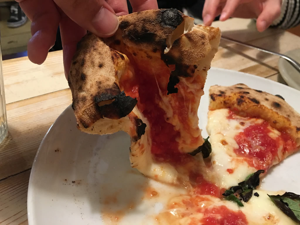 もっちもちのとろりチーズが魅力的