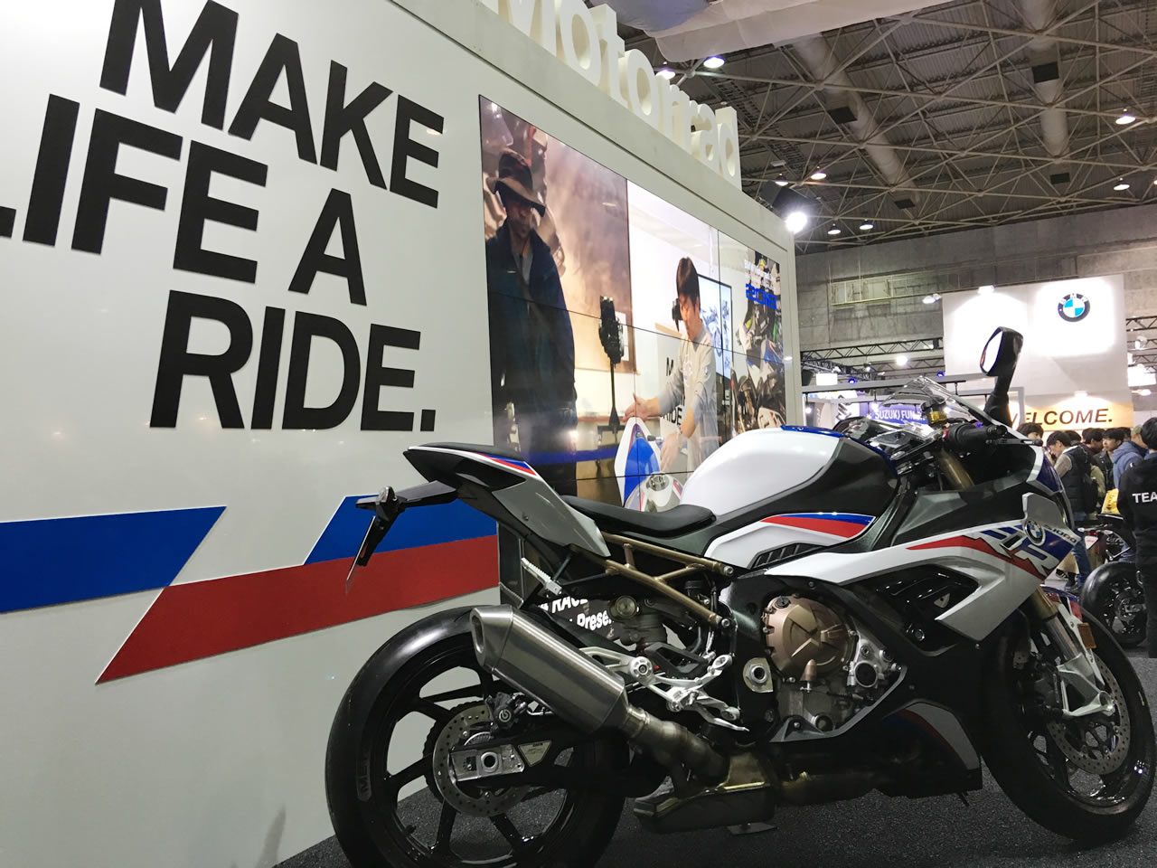 S1000RRを後ろから