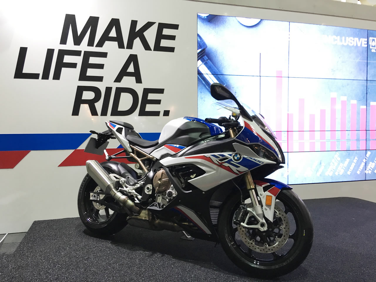 S1000RRのサイド