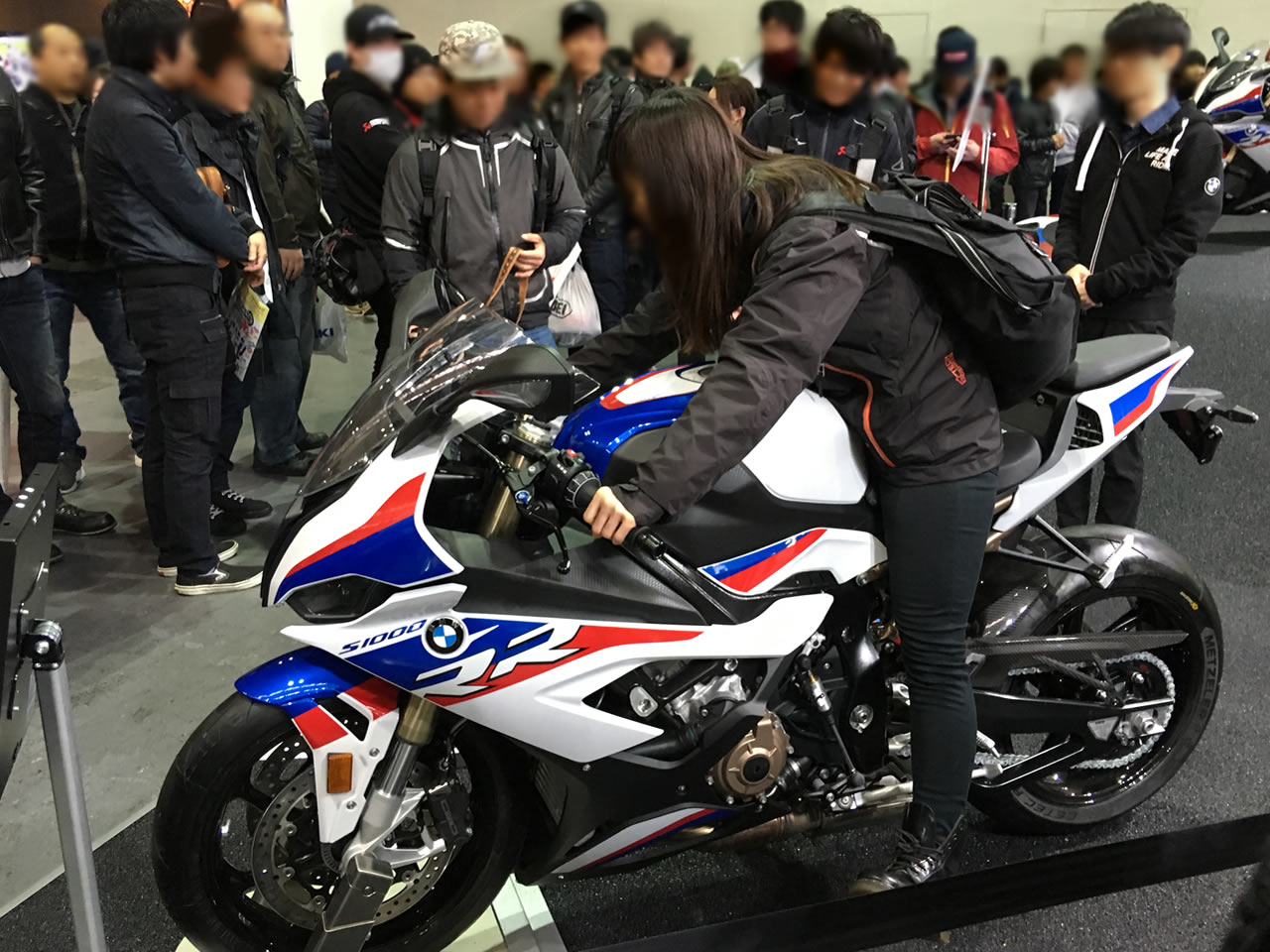 S1000RRの足つき性