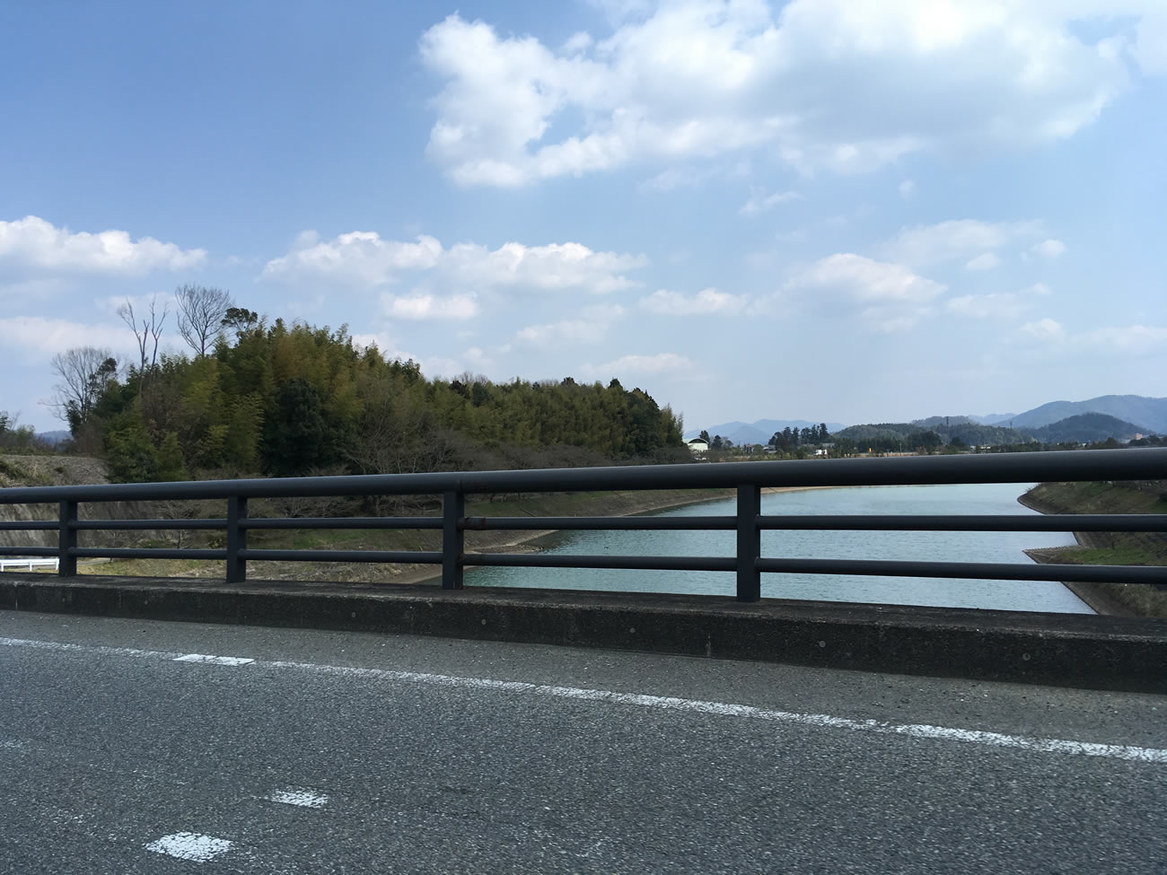 桜が咲く前の篠山川
