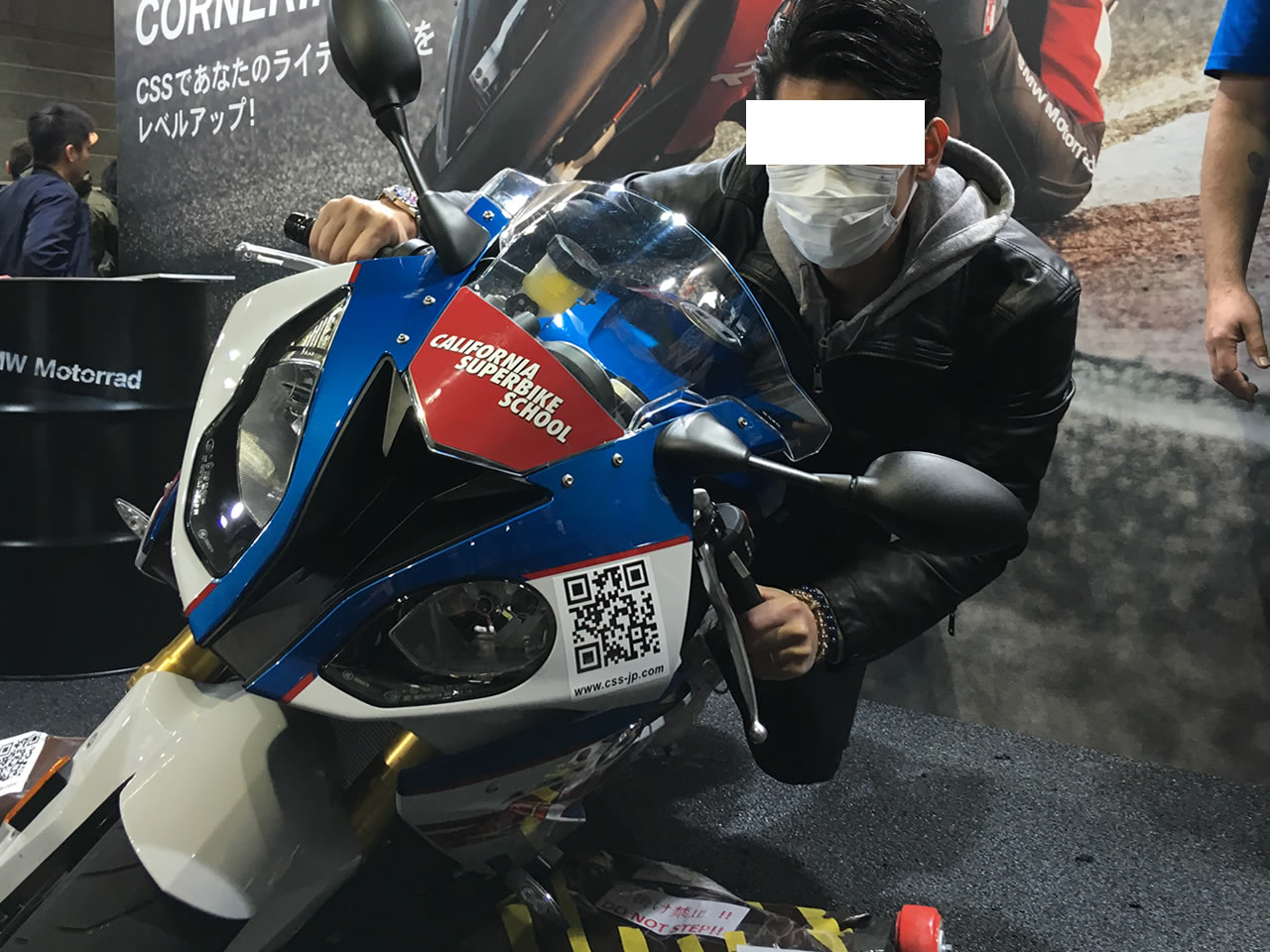 旧S1000RRでバンクチェック