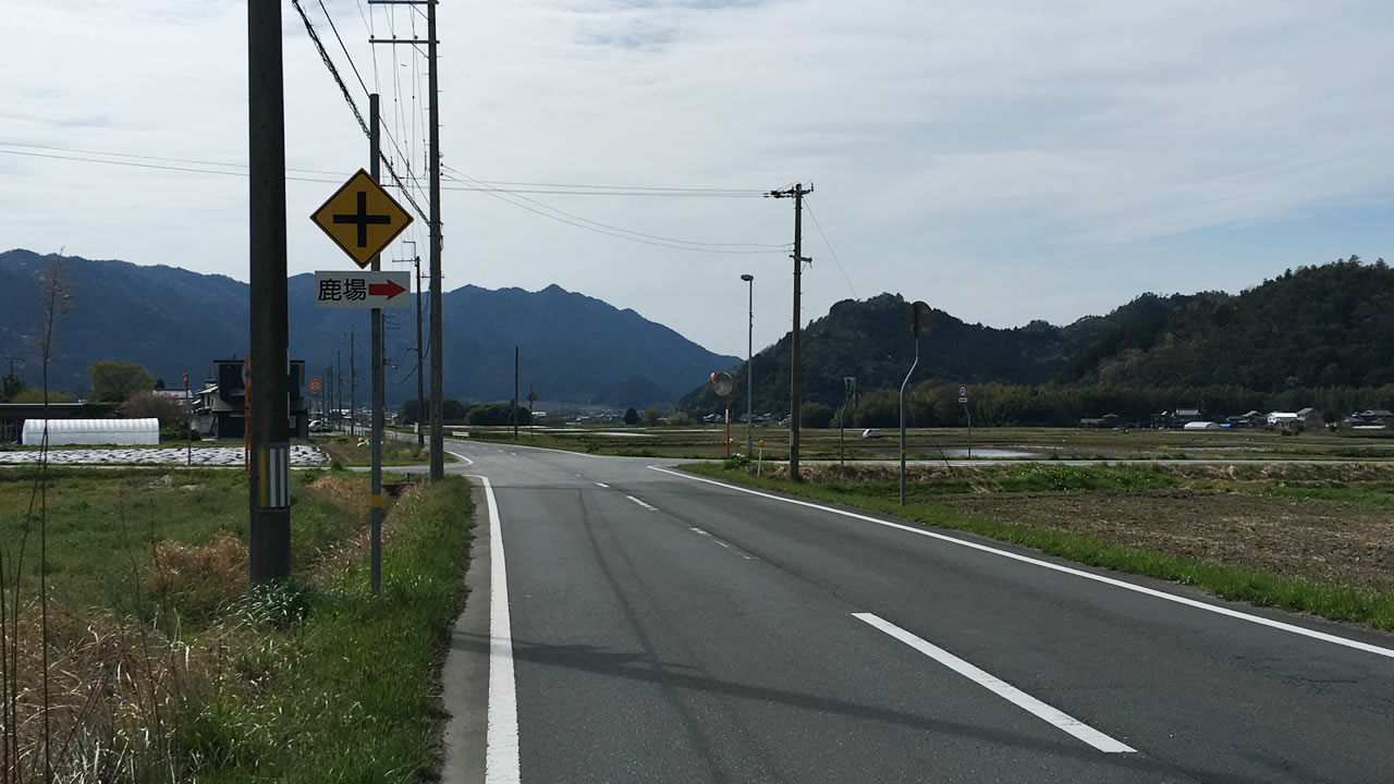 鹿場はここを左折