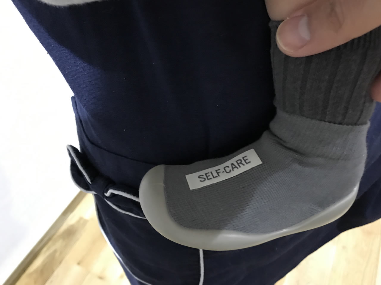左足も