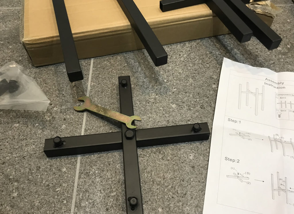 底部分にナットを取り付けます