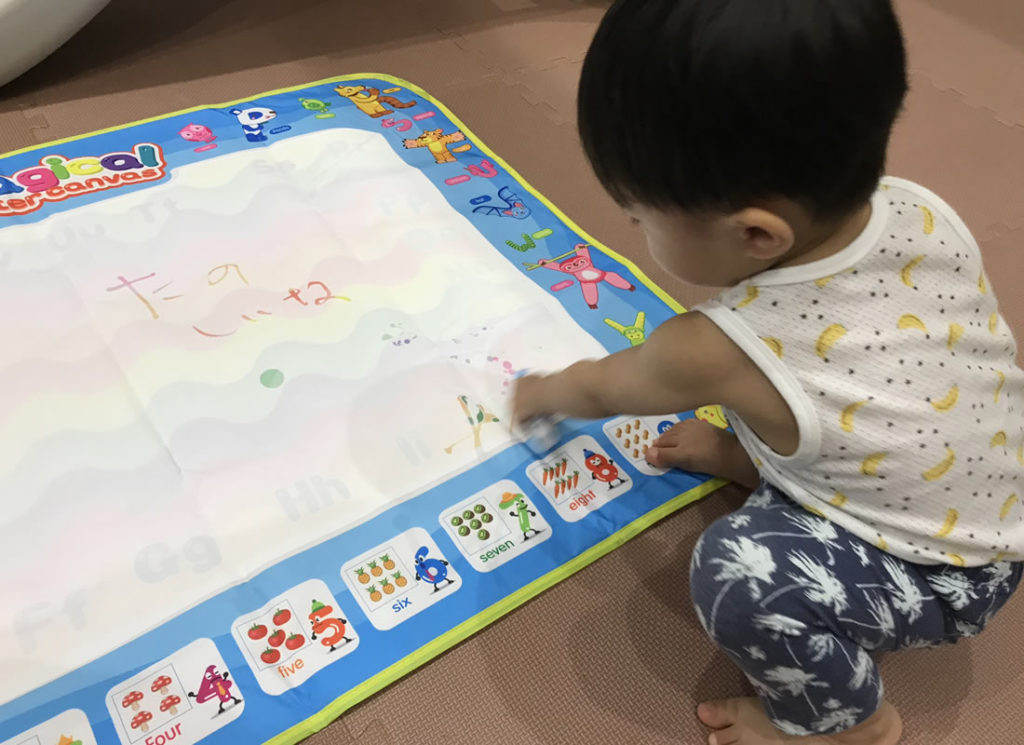 息子にお絵かきボードで落書きさせてみた
