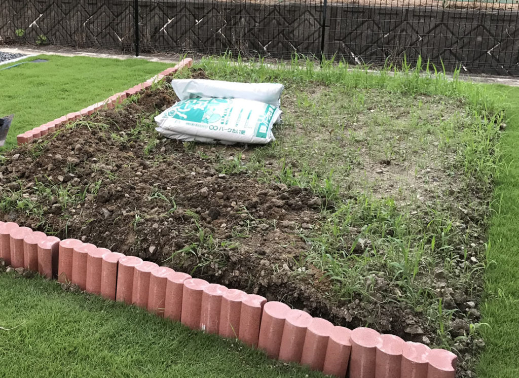 花壇ブロックを試し置きしてみます