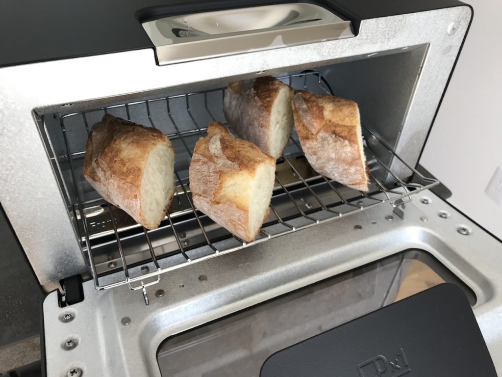バルミューダトースターでフランスパンを焼いてみる