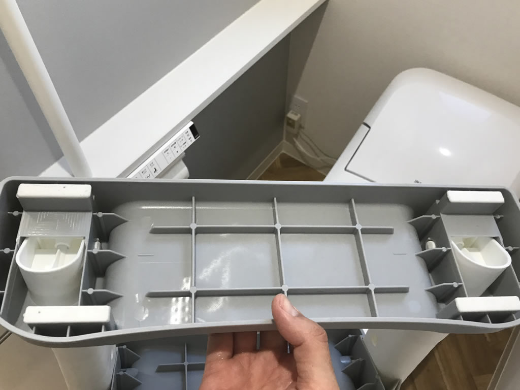 足部には、滑り止めゴムがあるので、いっさいグラグラしません