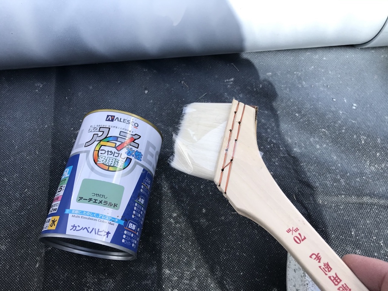 塩ビパイプに塗装していきます