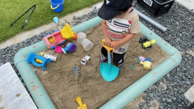 子供用の屋外砂場を塩ビパイプでDIYしてみた！自宅でできる作り方や費用、塗装の手順をブログでレビュー