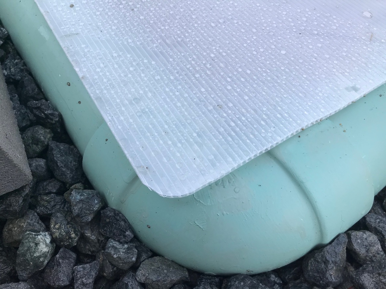 安全の為に4隅はカットしています。