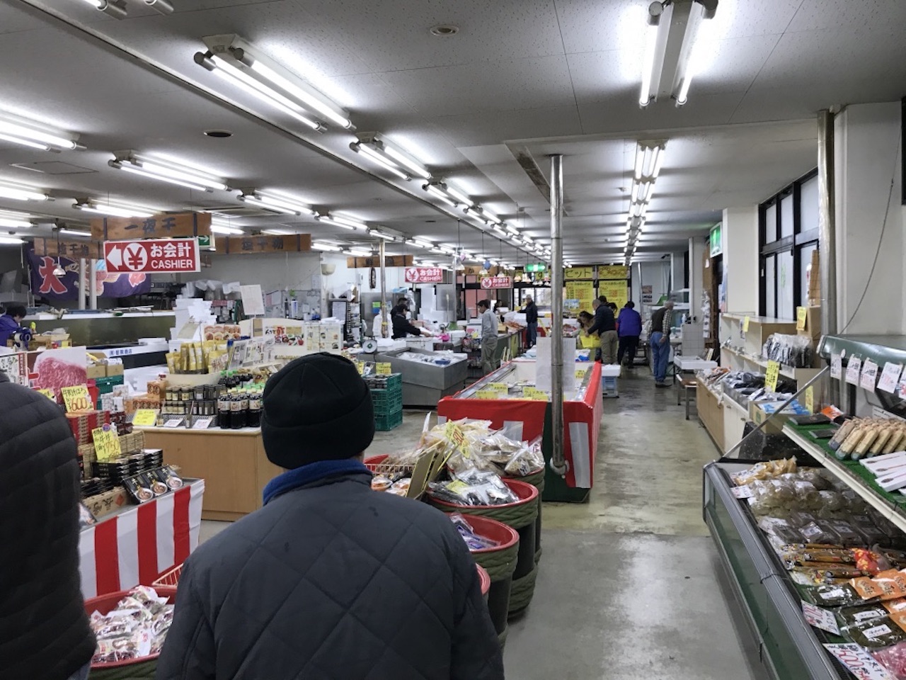いざ宿院商店の店内へ