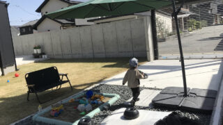 子供用の屋外砂場を塩ビパイプでDIYしてみた!自宅でできる作り方や費用、塗装の手順をブログでレビュー