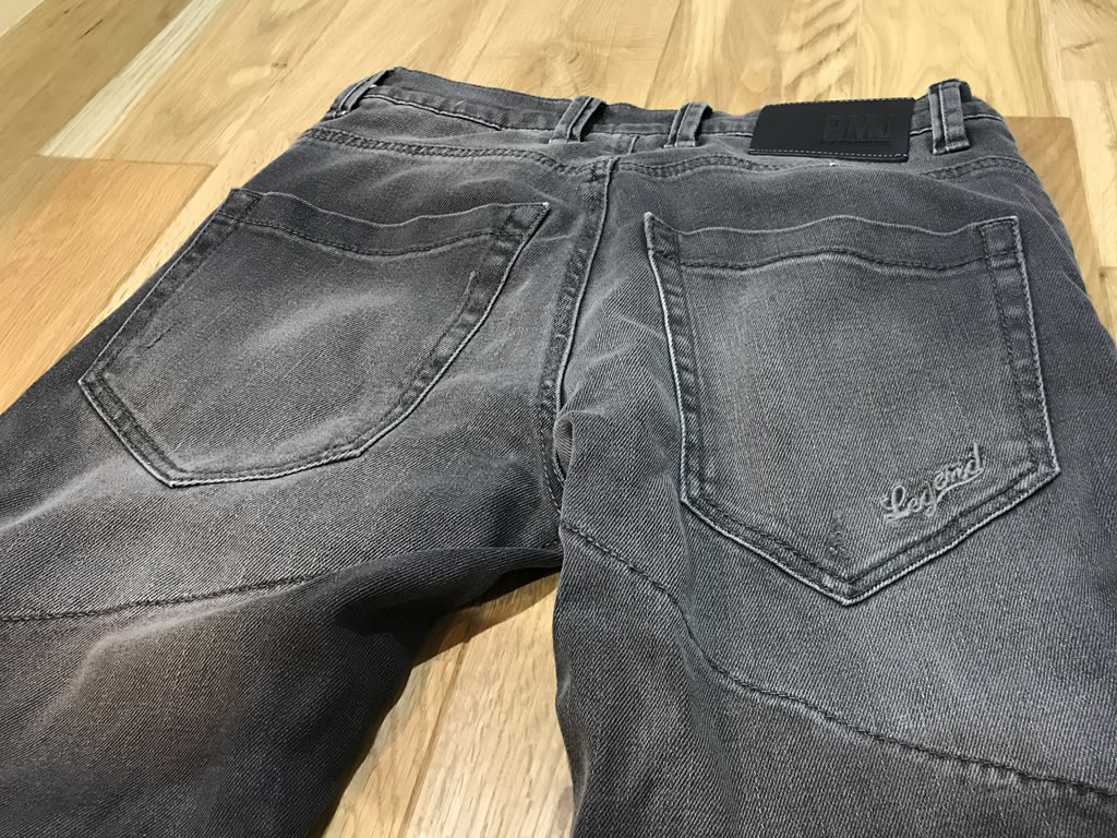 後ろポケットのウォッシュ加工も見事