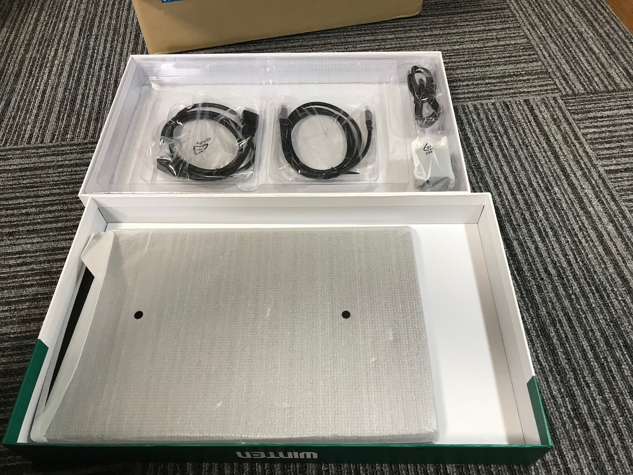 付属品一覧(USB-Cケーブル、HDMIケーブル、USBケーブル)